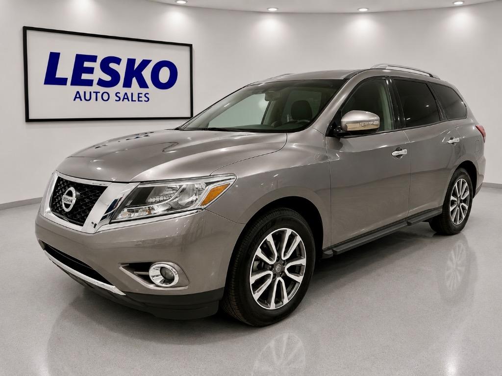 2016 Nissan Pathfinder SV 2WD's photo