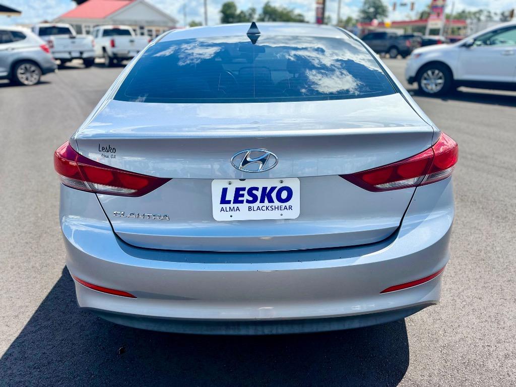 Hyundai Elantra photo 6