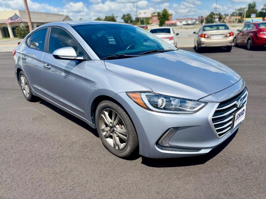 Hyundai Elantra photo 4
