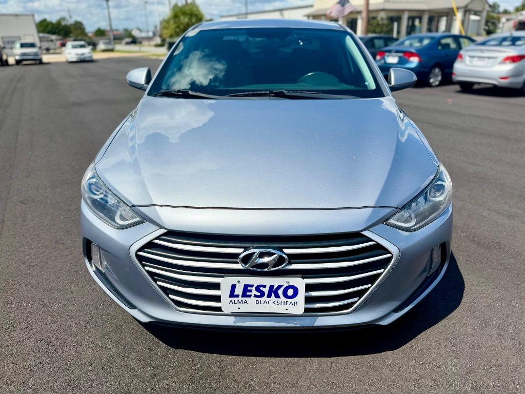 Hyundai Elantra photo 3