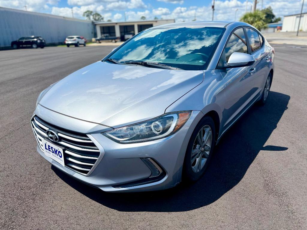 Hyundai Elantra photo 2