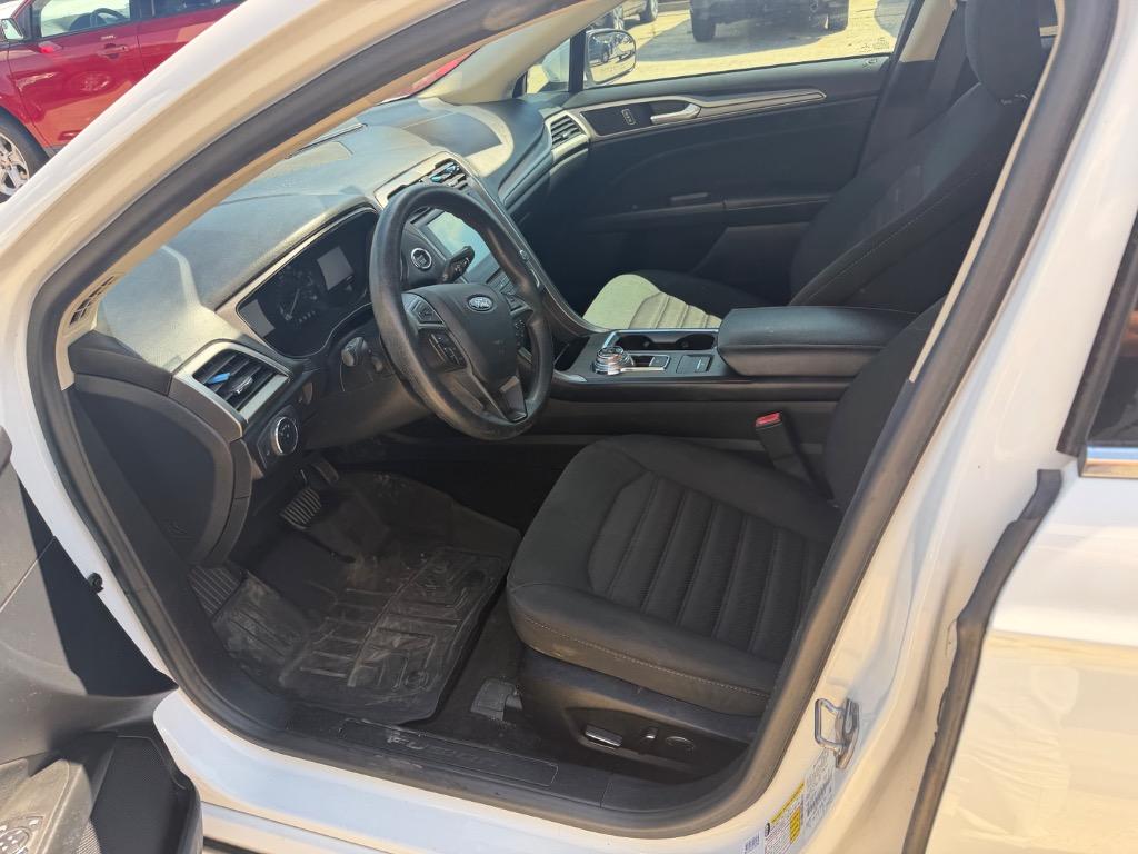 Ford Fusion photo 9
